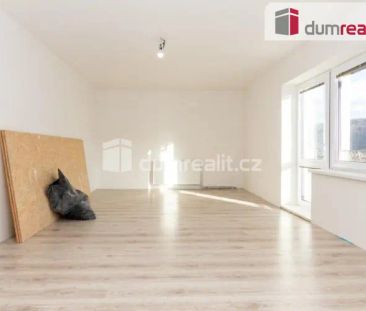 Pronájem prostorného bytu 4+1 s velkým balkonem a krásnými výhledy ... - Photo 1