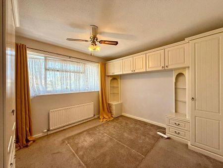 4 bedroom semi-detached house to rent - Photo 2