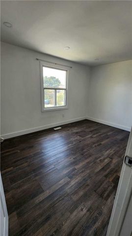 For Lease - 107 Crittenden Square, Toronto, Ontario - Photo 5