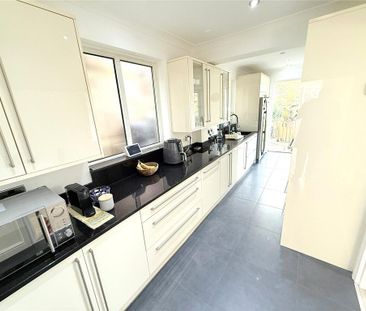 4 bedroom semi-detached house to rent - Photo 6