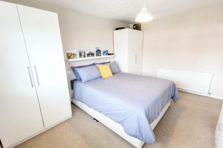 3 bedroom terraced house to rent - Photo 5