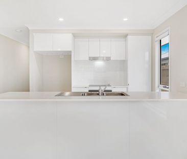 Near New Modern 4-Bedroom Family Home in Logan Reserve! - Photo 1