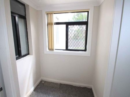 Oversized one bedroom apartment! - Photo 5