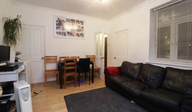 Lloyd Villas, Roman Road, East Ham, London E6 - Photo 1