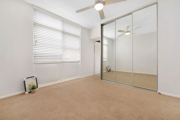 Renovated One Bedroom Apartment Close to Manly Beach - Photo 1