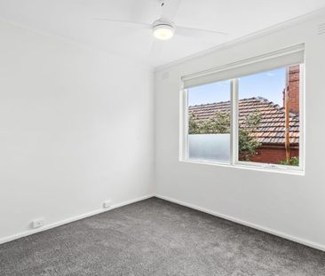 OUTSTANDING 1 BEDROOM ONE BLOCK FROM THE BEACH - Photo 2