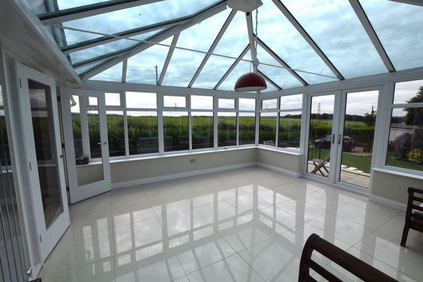 3 bedroom detached bungalow to rent - Photo 1