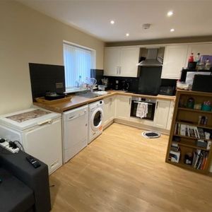 2 bedroom Bungalow To Let - Photo 2