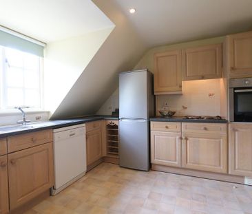 1 bedroom coach house to rent - Photo 2