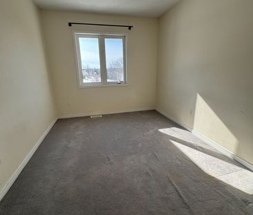 For Lease - 280 Tivoli Private Unit# 4, Cityview - Parkwoods Hills ... - Photo 3