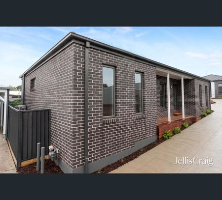 2/304 York Street, Ballarat East, Vic 3350 - Photo 3