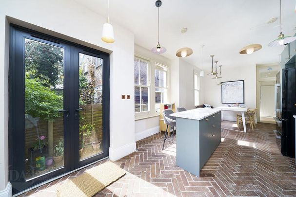 5 bedroom terraced house to rent - Photo 1