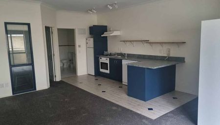 1BR Apt with Balcony! - Photo 5