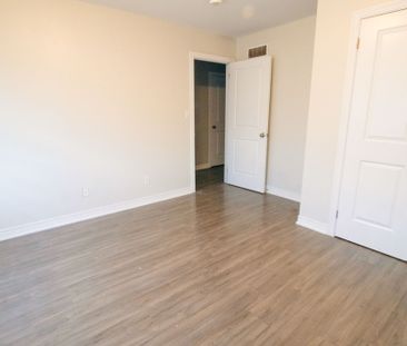 **ALL INCLUSIVE** STUDENTS ROOM FOR RENT IN A STUNNING HOUSE!! - Photo 5