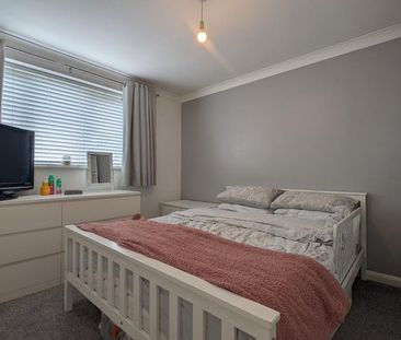 3 bedroom end of terrace house to rent - Photo 3