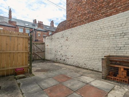 3 bedroom flat to rent - Photo 2