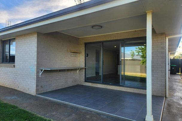 Beautiful 4-Bedroom Family Home with Outdoor Entertaining Area in a Great Neighbourhood! - Photo 1