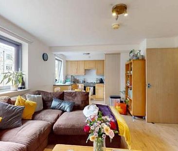 2 bedroom property to rent in London - Photo 3