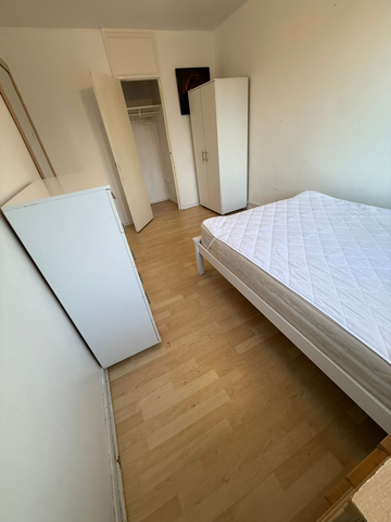 1 bedroom in a flat share to rent - Photo 5