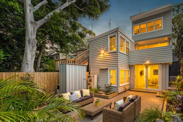 Enchanting 4 Bedroom Family Home - Photo 1