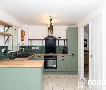 3 bedroom semi-detached house to rent - Photo 6