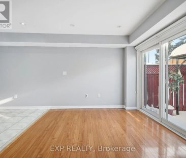 48 MOUNT RANIER CRESCENT - Photo 2