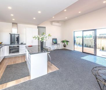 Modern Springvale home - Photo 2