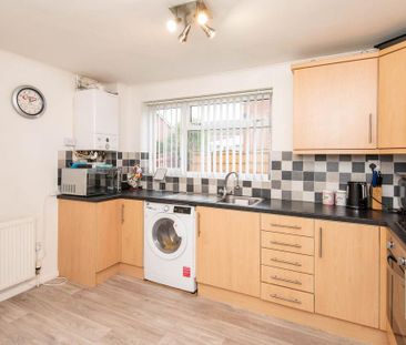 2 bedroom semi-detached house to rent - Photo 6