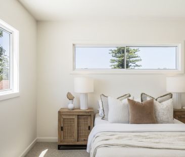 Designer Duplex In Prime Coastal Setting - Six Month Lease - Photo 1