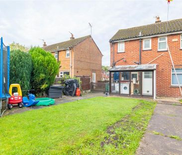 3 bedroom end of terrace house to rent - Photo 2