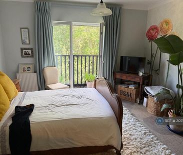 1 bedroom in a flat share to rent - Photo 3