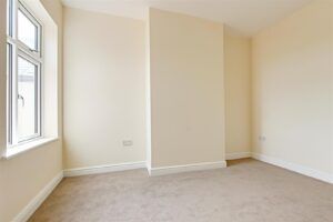 2 BEDROOM House - Mid Terrace - Photo 2