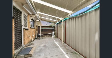 Low maintenance living in a prime Tullamarine location! - Photo 2