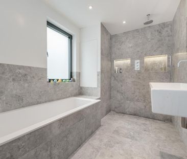 4 Bed Terraced House, Burrows Road, NW10 - Photo 5