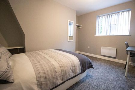 3 bedroom flat to rent - Photo 3