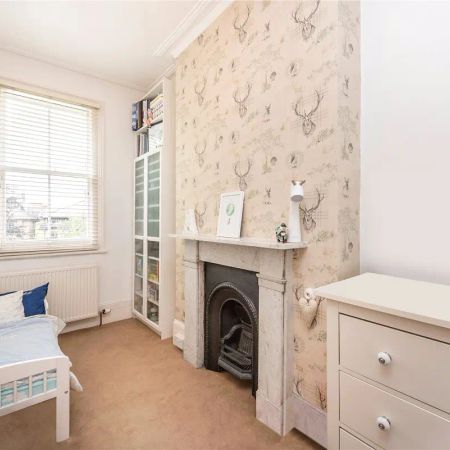 2 bedroom flat - Photo 3