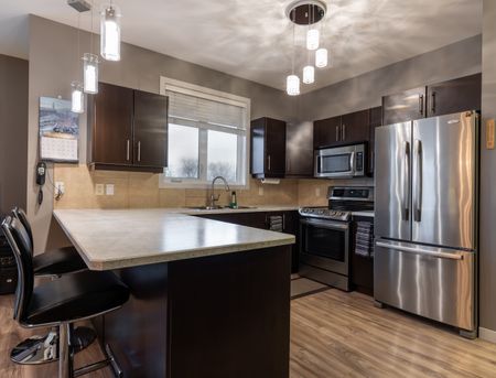 2 Bed 2 Bath Luxury Condo: Avail April 1 - Photo 4