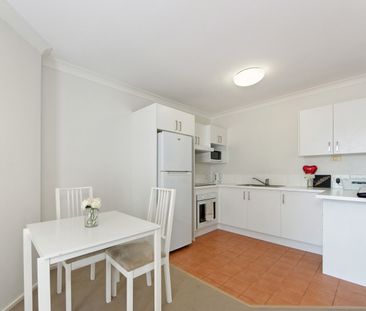 Centrally Located One Bedroom Unit! - Photo 1