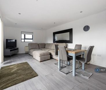 2 bedroom penthouse to rent - Photo 5