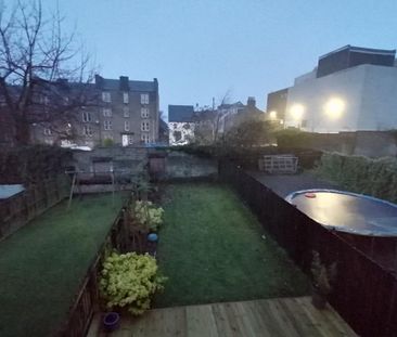 4 bedroom townhouse to rent - Photo 2