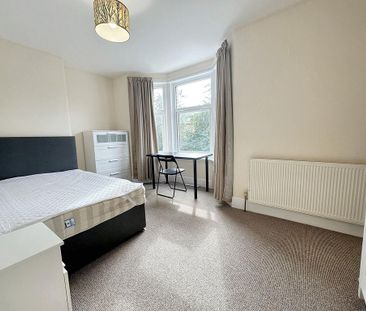 4 bedroom terraced house to rent - Photo 5