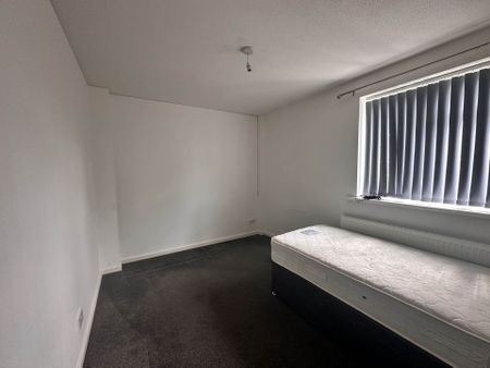Price £825 pcm - Available Now - Unfurnished - Photo 5