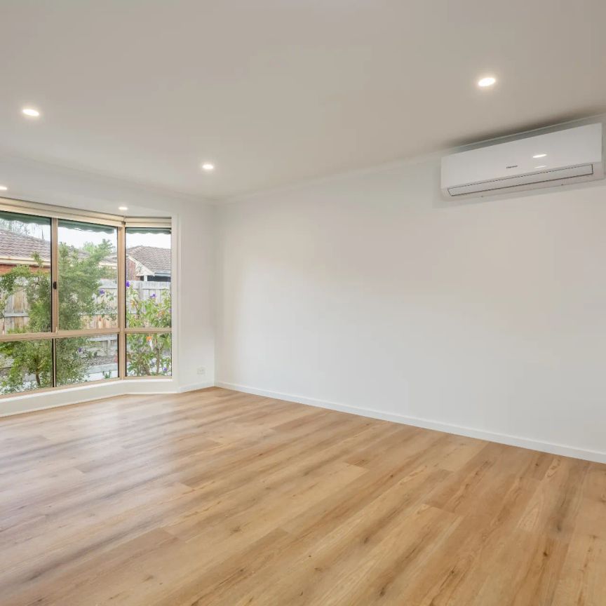 Like New Villa Unit in Prime Location - Photo 1