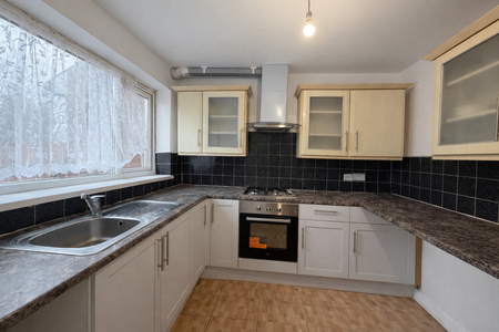 3 bedroom semi-detached house to rent - Photo 4