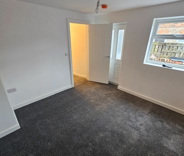1 Bed Flat, Seafield Road, CH62 - Photo 2
