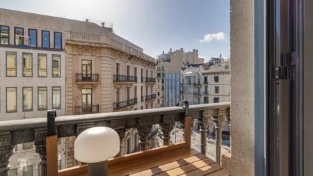 Room in a shared 9-bedroom apartment for rent in La Dreta de l'Eixample, perfect for couples. - Photo 2