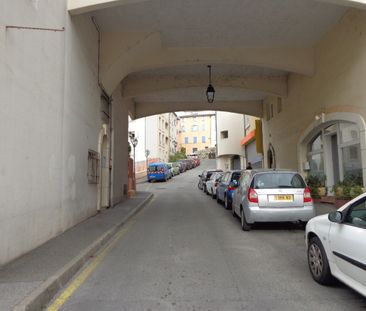 Location Appartement 4 pièces 75m² DRAGUIGNAN 83300 - Photo 3