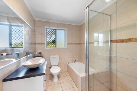 OUTSTANDING LOCATION - MOVE IN READY HOME READY TO CALL HOME! - Photo 4