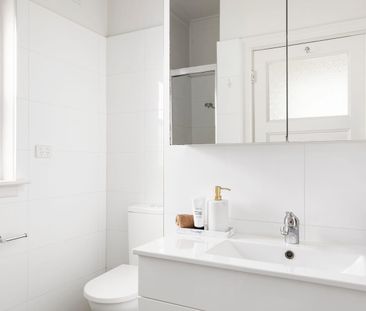 1 Bedroom Art Deco Apartment In The Village - Photo 1