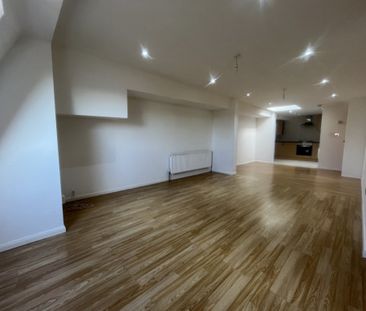 10 Botwell Court 118 Headstone Road, Harrow, Middlesex - Photo 2